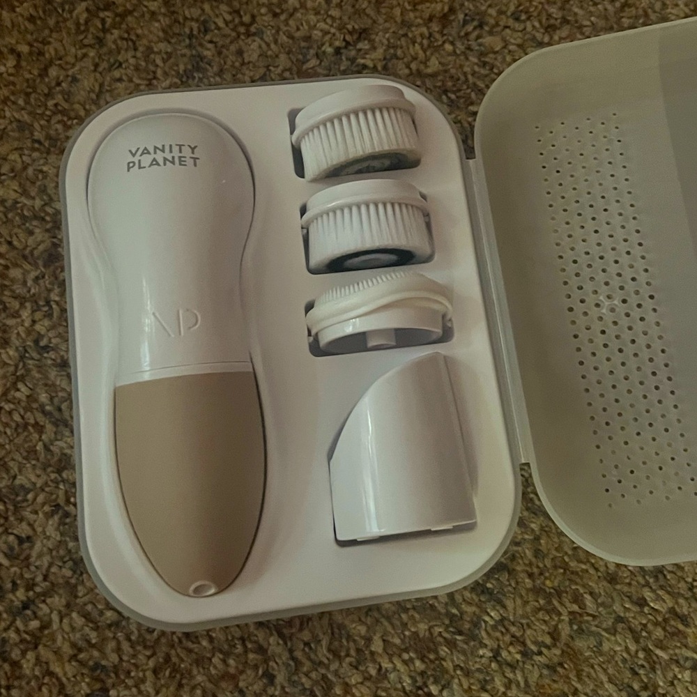 Vanity Planet Face Brush